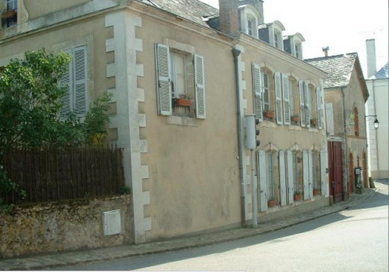 Chambres D'Hotes Le Pont Romain Montfort-le-Gesnois Exterior photo